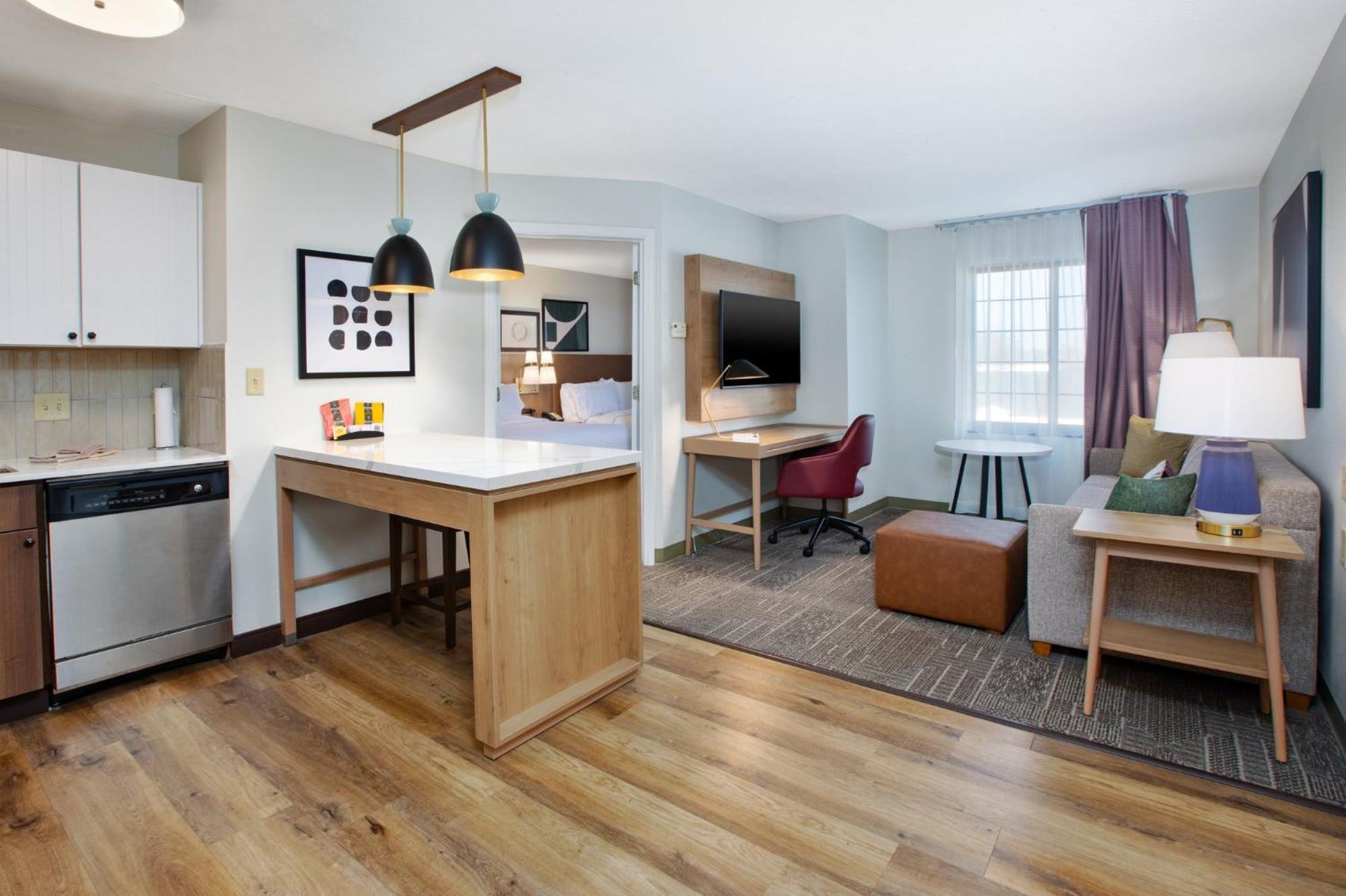 Staybridge 80th And Dodge By Ihg Hotel 3*