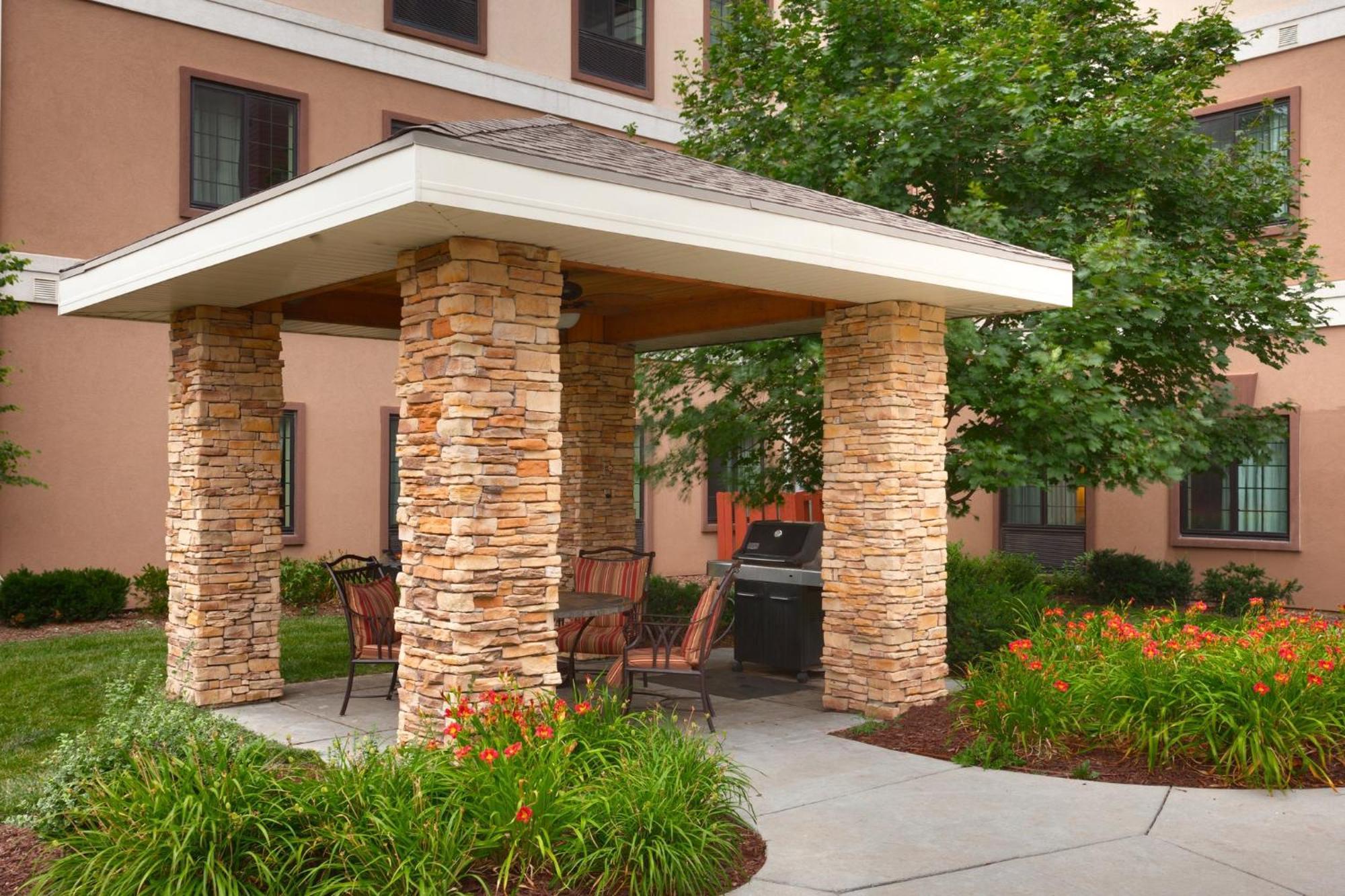 Hotel Staybridge 80th And Dodge By Ihg 3*