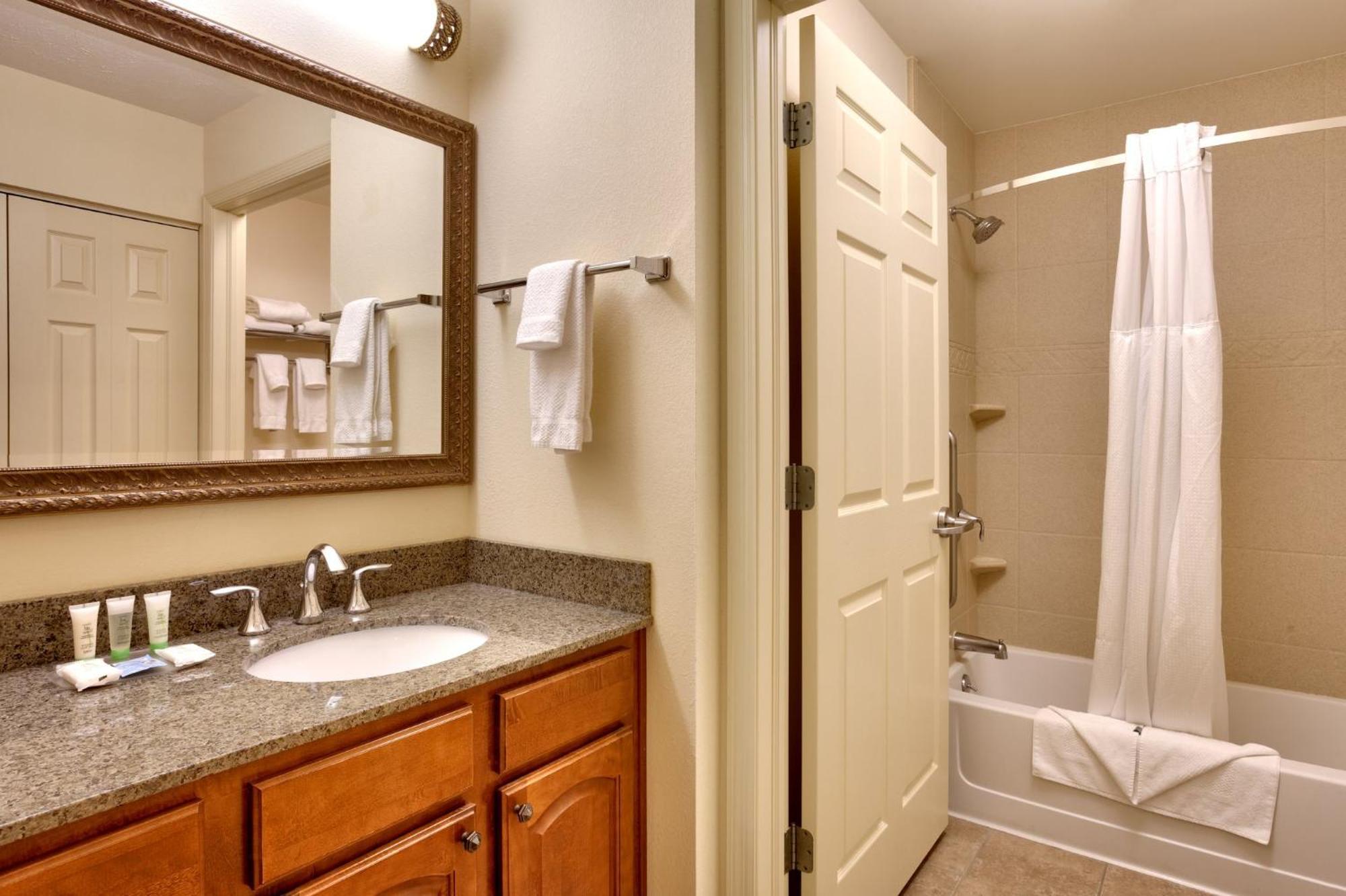 Staybridge 80th And Dodge By Ihg 3*