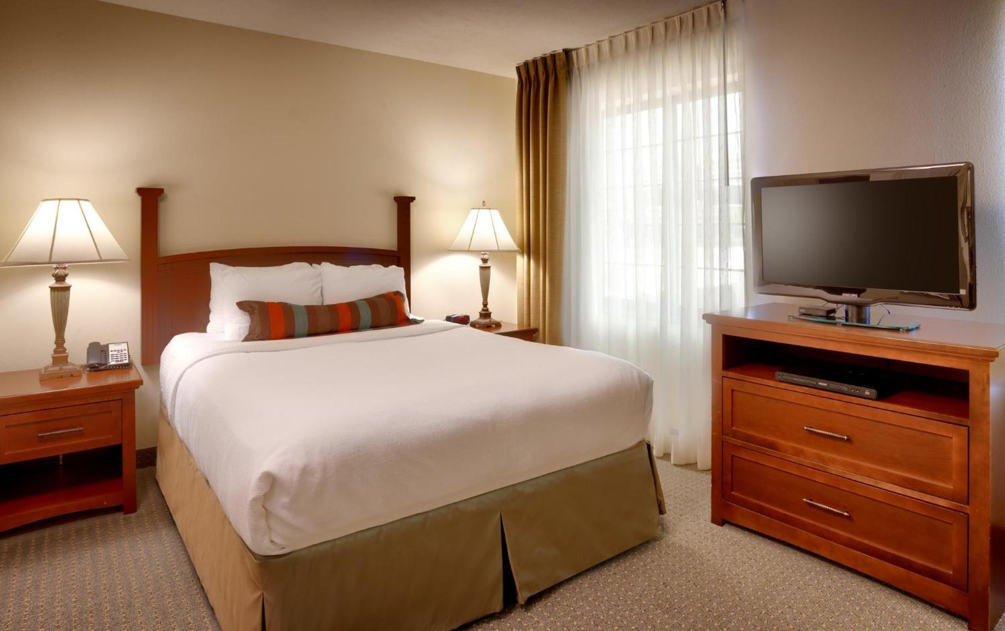 Hotel Staybridge 80th And Dodge By Ihg 3*