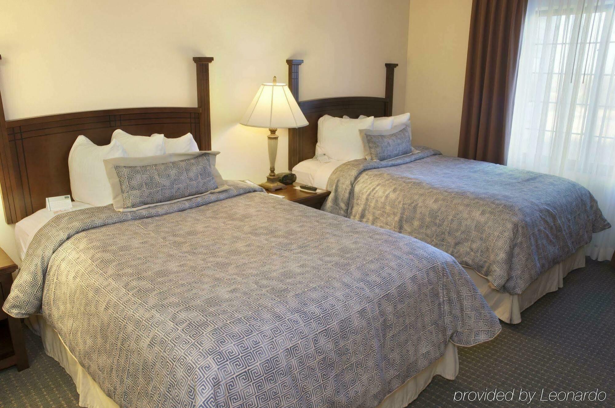 Hotel Staybridge 80th And Dodge By Ihg